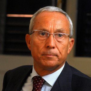 Forza Italia è in rosso, i conti li paga Napoli