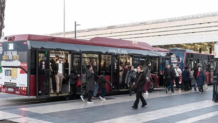 Bonus trasporti 2027, incentivi fino a 400 euro per il mezzi pubblici