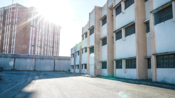 Mette un fantoccio nel suo letto e tenta di evadere dal carcere