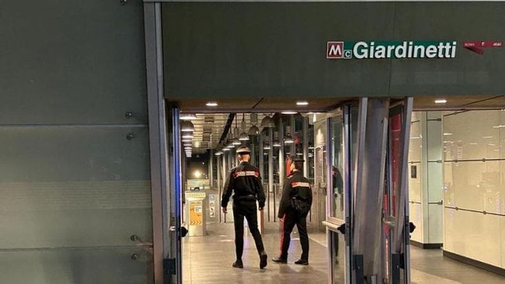Blitz dei carabinieri in metro a Roma Est: sette arresti per droga ed evasione
