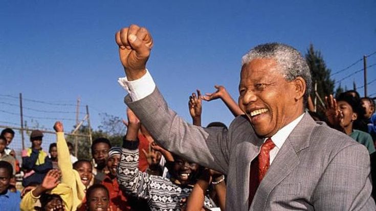 Mandela, il Sudafrica si rivolge alla Corte Suprema per fermare l’asta dei cimeli voluta dalla figlia