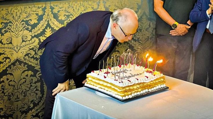 I 60 anni di Gualtieri: “Il mio desiderio è rivoluzionare Roma. Palazzo Chigi? Penso alla capitale”