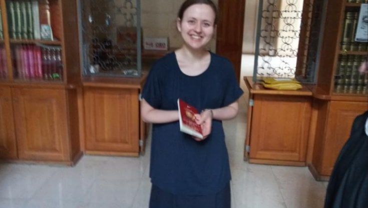 Elisa a 26 anni diventa suora di clausura, a Lecce la cerimonia del taglio dei capelli: "Il segno di una nuova vita che ha inizio"
