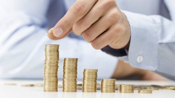 Gli stipendi tornano in calo, i lavoratori perdono potere d'acquisto