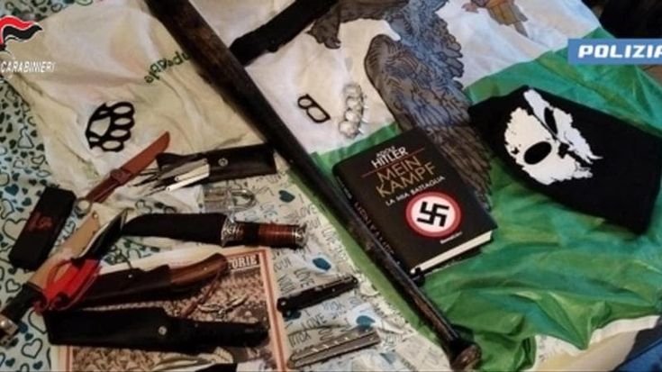 “Un reset di massa”: la rete suprematista dei giovanissimi che progettava attacchi alle scuole
