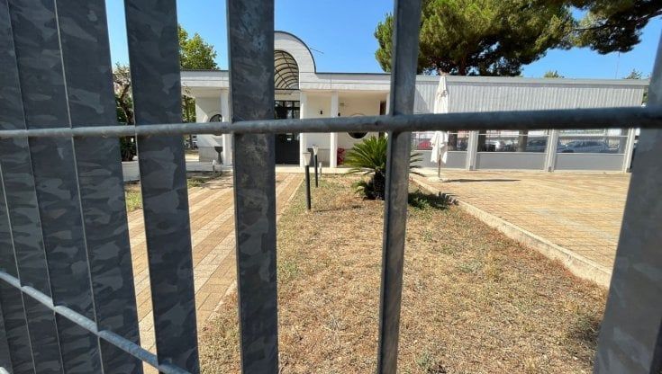 Bari, nel parco 2 Giugno il bar è di nuovo chiuso: "Deve riaprire o indiremo un'altra gara"