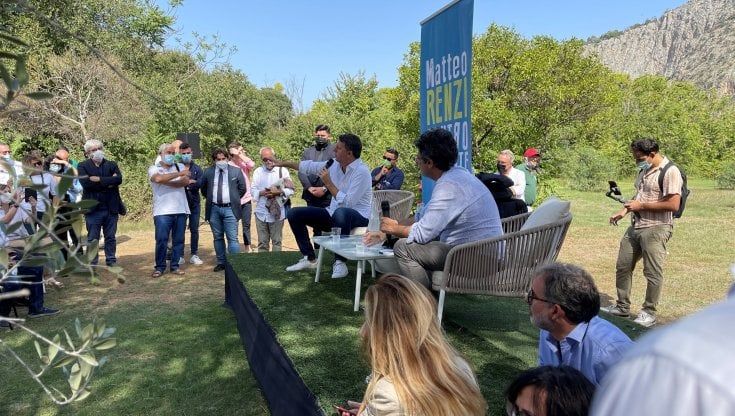 Renzi da Palermo sgancia un siluro su Orlando: "Ha fallito"