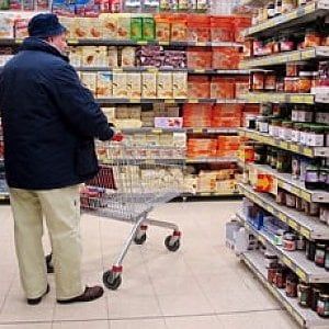 Frenata del commercio a dicembre: -0,5% per le vendite al dettaglio