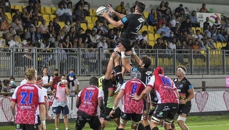 Rugby, la variante sudafricana del Covid blocca le Zebre nell'hotel di Città del Capo. "In Italia entro domenica"