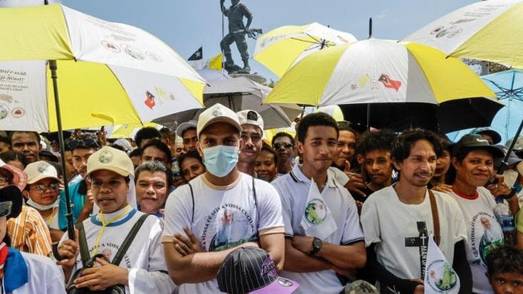 Papa Francesco a Timor Est, il paese più cattolico del mondo dopo il Vaticano. Evoca gli abusi sui minori, sullo sfondo l’ombra del vescovo eroe nazionale