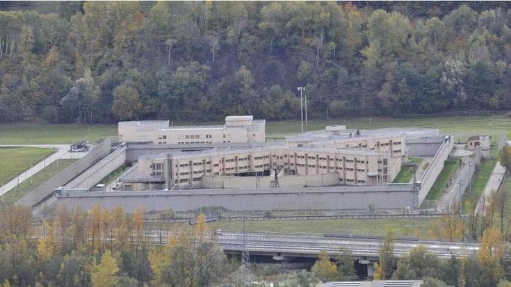 Carcere di Aosta, la protesta dei detenuti senza televisori: “Vogliamo vedere film e tg”