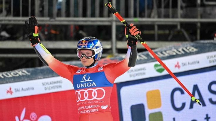 Odermatt, miracolo a Schladming: recupera 10 posizioni e vince l’8° gigante consecutivo. Ottavo Della Vite