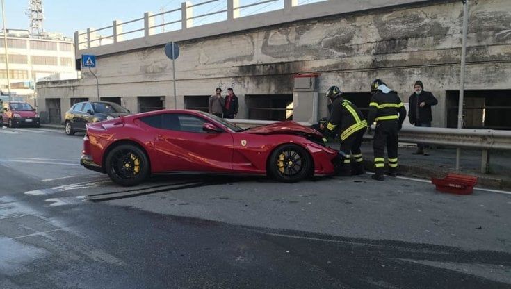 Semi-distrutta contro il guard-rail la Ferrari di Marchetti, il portiere del Genoa