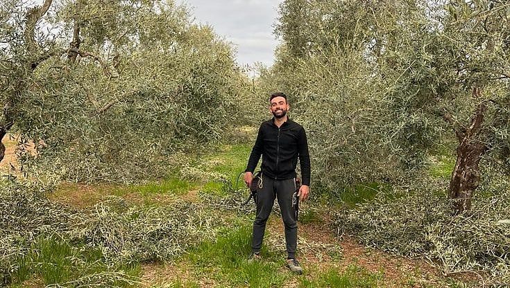 Agricoltura, Nicolò a 21 anni apre la sua azienda nel Barese: "La terra per me è vita. E invito i miei coetanei a riscoprila"