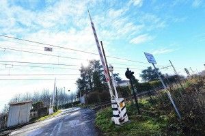 Camion trancia cavotreni in tilt sulla Firenze-Lucca