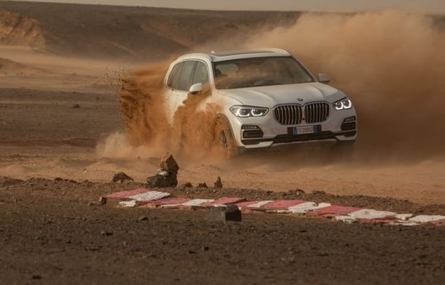 Nuova Bmw X5, da Monza al Sahara