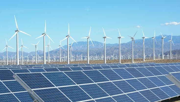 Rinnovabili, investimenti a 327 miliardi di dollari. Boom per solare e batterie