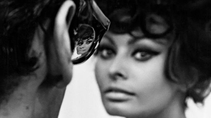 La Storia vista da Tazio Secchiaroli: da paparazzo di strada a fotografo del cinema (e della Loren)