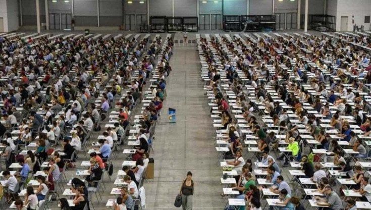 Pubblica amministrazione, 81.150 candidati per il concorso al Sud: il 55 per cento è donna