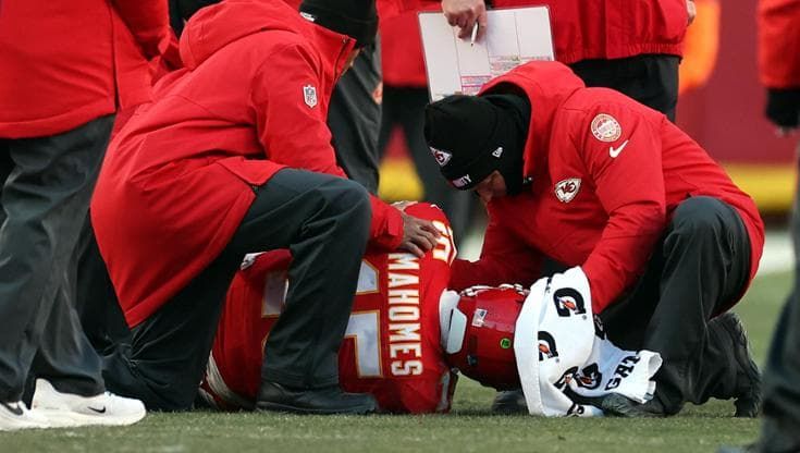 Il peggior incubo dei Chiefs: fuori dai play off e con Mahomes col crociato rotto