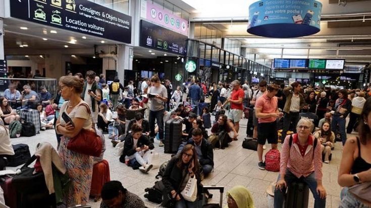 Nel giorno dell’inaugurazione delle Olimpiadi sabotata la rete ferroviaria Tgv. “Hanno voluto colpire la Francia”