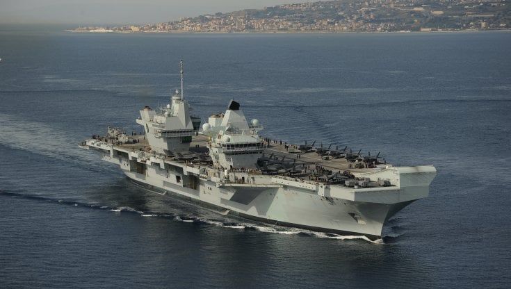 Augusta, arriva la portaerei britannica Queen Elizabeth: sosta prima di raggiungere il Pacifico
