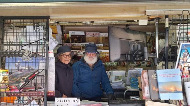 “Salvate la nostra attività. Giovani, fatevi avanti”. Chiude la storica edicola di piazza Vescovio