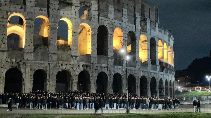 Europa League, a Roma gli ultrà danno la caccia ai tifosi tedeschi