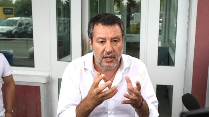 L'uscita di Salvini: “Fermate decine di irregolari dalla Spagna”. Ma sono 14 e non da Ceuta