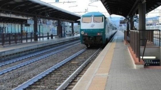 Giovane travolto da treno a passaggio livello a Castelfiorentino, è grave