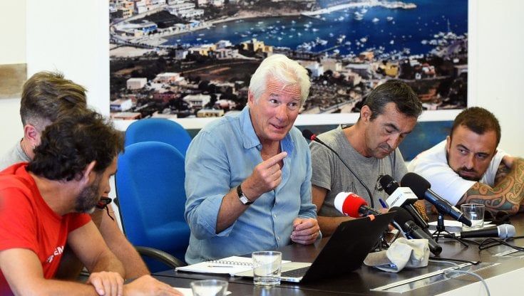 Processo Open Arms, Salvini annuncia: "A Palermo Richard Gere testimone contro di me"