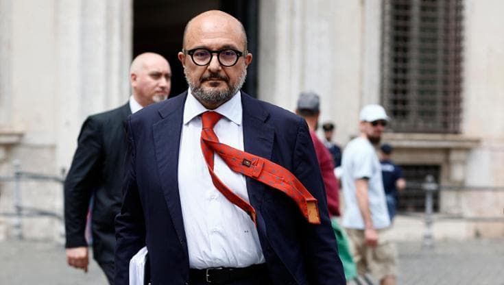 Napoli, la campagna elettorale di FdI: flash mob in piazza Garibaldi contro il velo integrale