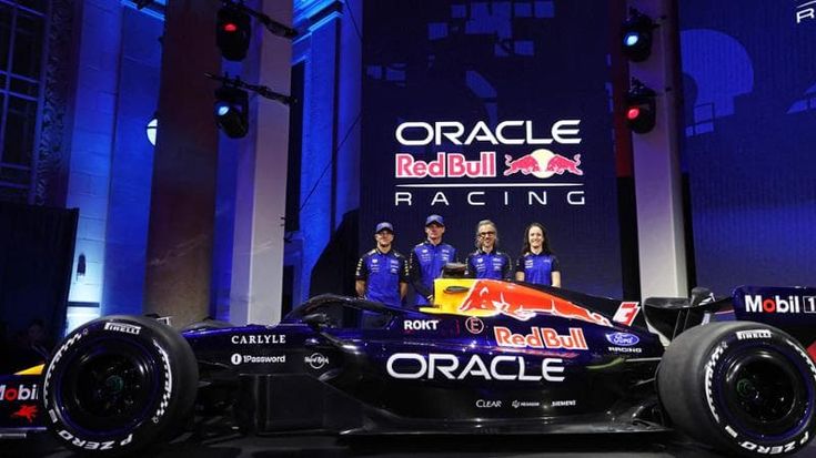 Red Bull e il fascino Ford: svelate le livree nella vecchia stazione di Detroit