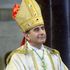 Papa Francesco sceglie il successore di Scola: in pole c'è Delpini, il prete in bicicletta che ama la sobrietà