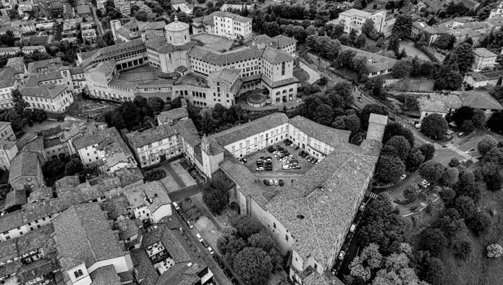 Le insolite visioni di Bergamo dall'alto: cento foto per scoprire gli scorci inediti della città