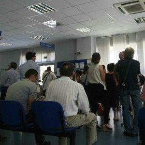 Caos Equitalia, lunghe code per pagare. Utenti esasperati chiamano la polizia