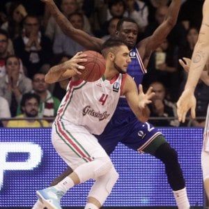 Basket, troppe richieste: sfuma (con polemica finale) l'accordo tra Fiat Torino e Aradori