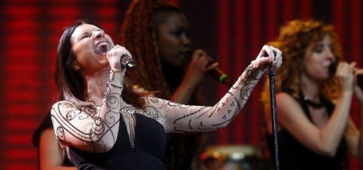 Laura Pausini torna a parlare dell'incidente "hot" in Per&ugrave;: "Sorry, non l'avete vista".