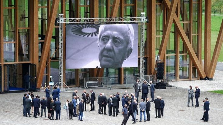 Del Vecchio, guerra sull’eredità Milleri litiga con i figli del fondatore