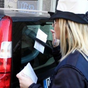 Milano, maxisanatoria per 400mila multe: sanzione minima per i verbali ante 2004