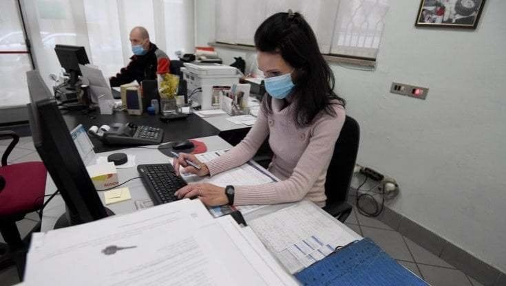 Lavoro, il bilancio del 2022: creati 380mila posti, rallentamento dall'estate. Ricchezza delle famiglie: 176mila euro a testa