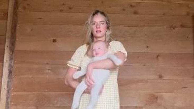 Ballerina Farm, l’influencer-casalinga da 9 milioni di follower che ha come modello la donna degli anni ‘50
