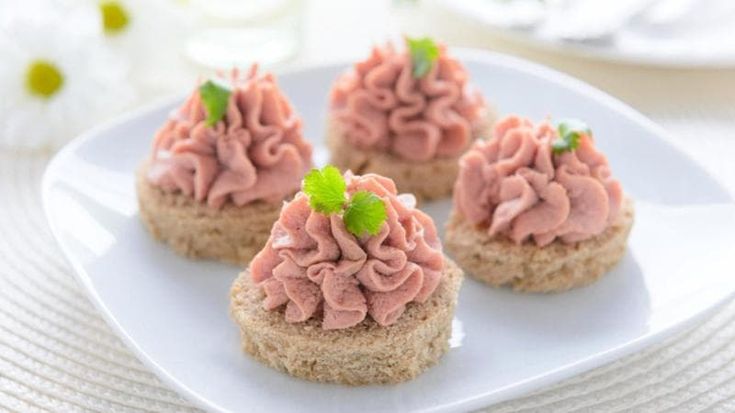 Vol-au-vent e tartine al salmone: anni ‘80 a tavola, un vero piacere
