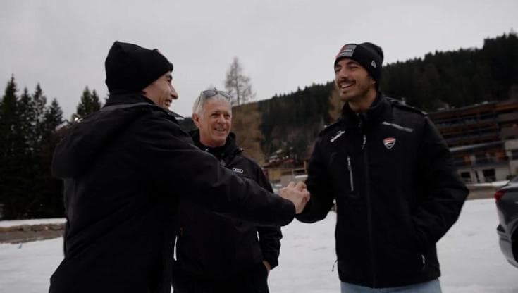 Bagnaia-Marquez, la sfida sul ghiaccio con l'Audi RS e-tron GT