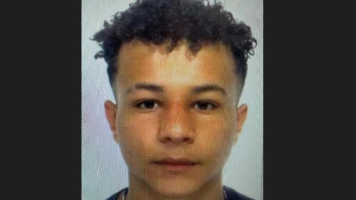 Mahmoud, corteo e fiori in mare per il giovane ucciso e decapitato