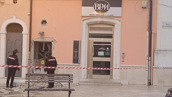 Bancomat, due assalti in 24 ore in provincia di Foggia: sono cinque in 20 giorni. “Un’emergenza”