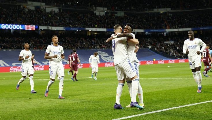 Liga, il Real Madrid travolge in rimonta la Real Sociedad e vola a +8 sul Siviglia