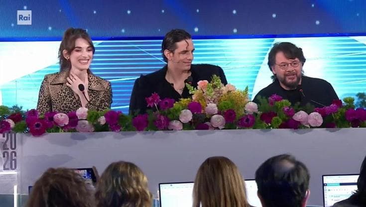 Sanremo, gaffe in conferenza stampa: Lillo Petrolo diventa "Petrolio", risate in sala e poi le scuse