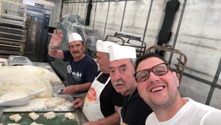 Alluvione, due panificatori da Taranto alla Romagna per sfornare pane e focaccia pugliese: "Aiutiamo chi ha perso tutto"