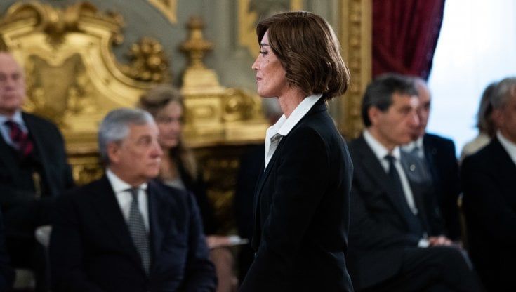 Anna Maria Bernini "Giura amore eterno" sulle note di Ambra. Poi rimuove la storia da Instagram